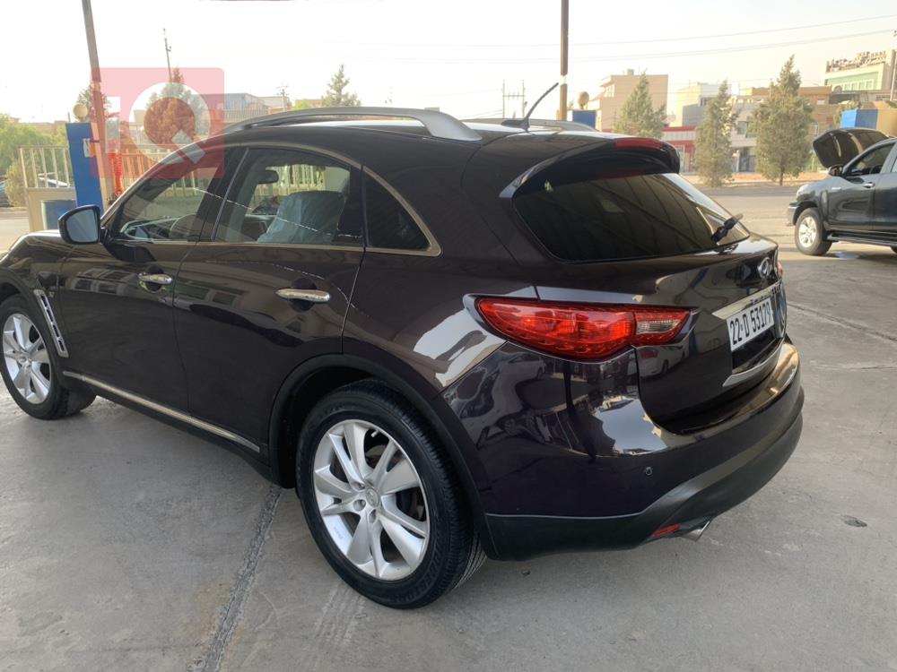 Infiniti QX70